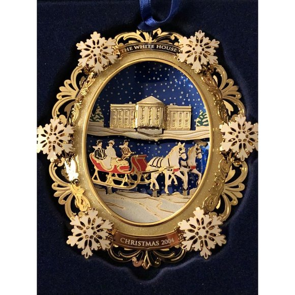 2004 WHITE HOUSE HISTORICAL ASSOC CHRISTMAS ORNAMENT A FIRST FAMILYS SLEIGH RIDE - Picture 1 of 5